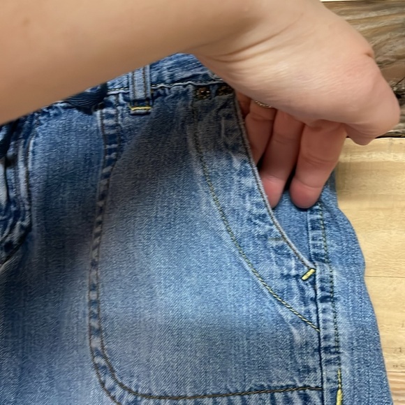 Union Bay size 5 Blue Denim Mid-rise 3” Inseam Shorts with Button Back Pockets - Picture 3 of 11